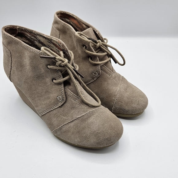 Tom's healed ankle booties size 7.5 - Picture 1 of 15